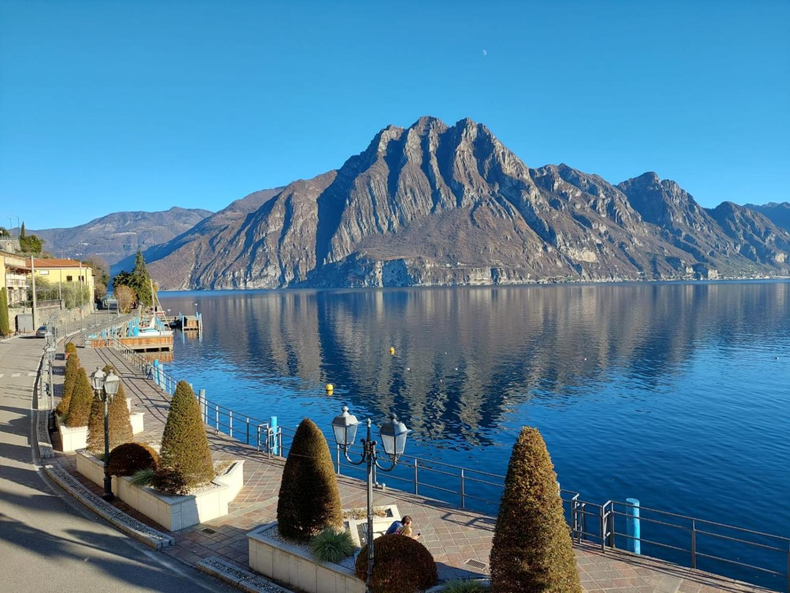 Miralago Casa Vacanze Riva di Solto Luaran gambar