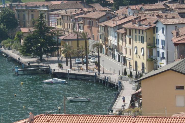 Miralago Casa Vacanze Riva di Solto Bilik gambar