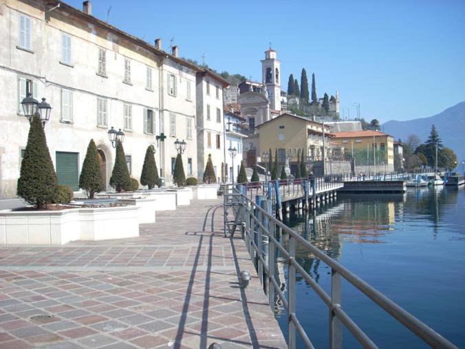 Miralago Casa Vacanze Riva di Solto Bilik gambar